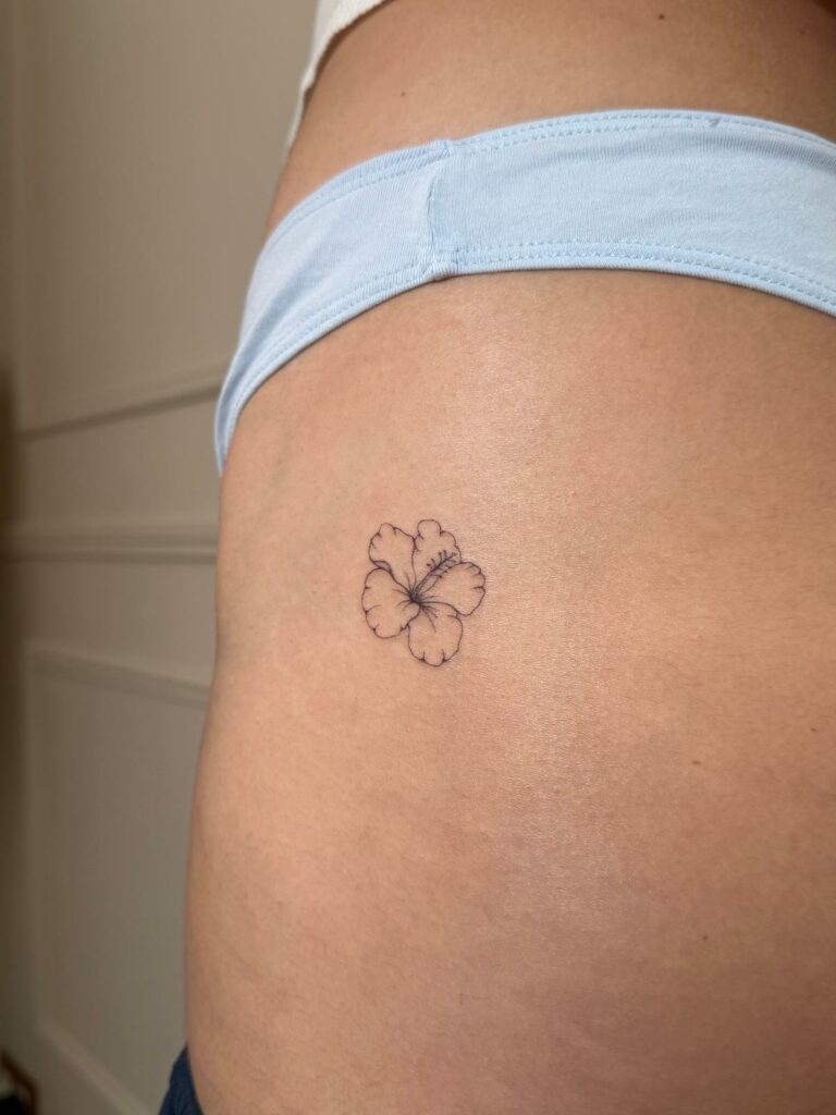 sublimbeauty-tattoo-minimaliste-cuisse